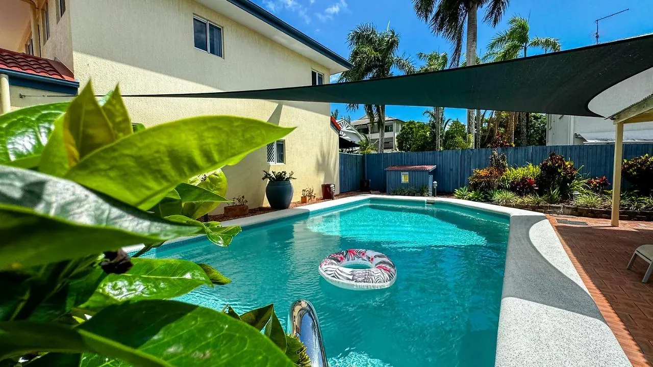 Apartment Villa Royale Cairns Australia